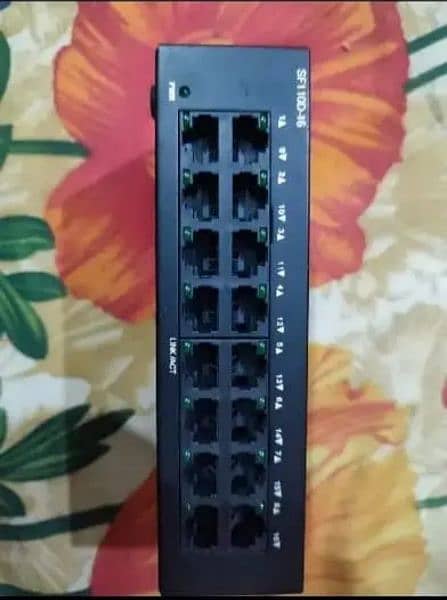 Cisco SF110D-16 Port 10/100 Desktop Unmanaged Switch 1