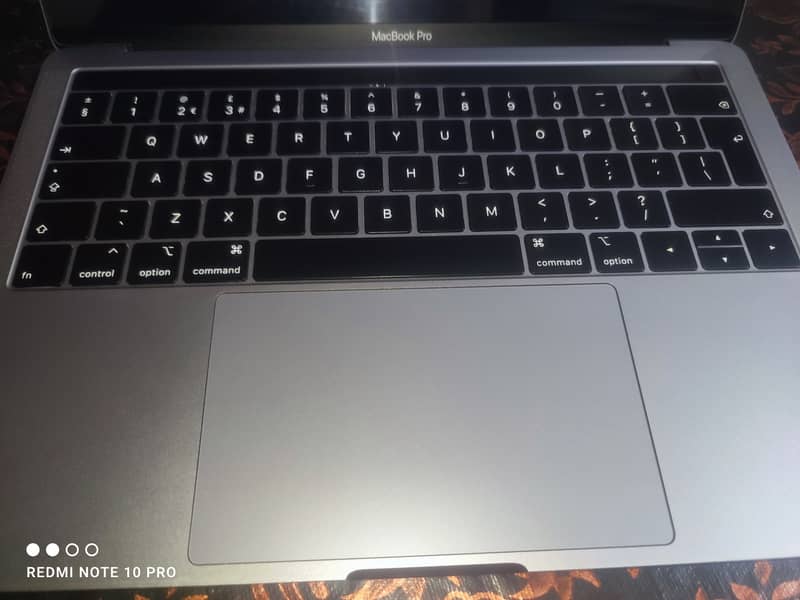 MacBook Pro 2018 8,512 wi Touch Bar 2