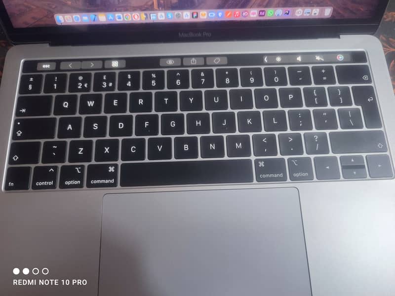 MacBook Pro 2018 8,512 wi Touch Bar 6