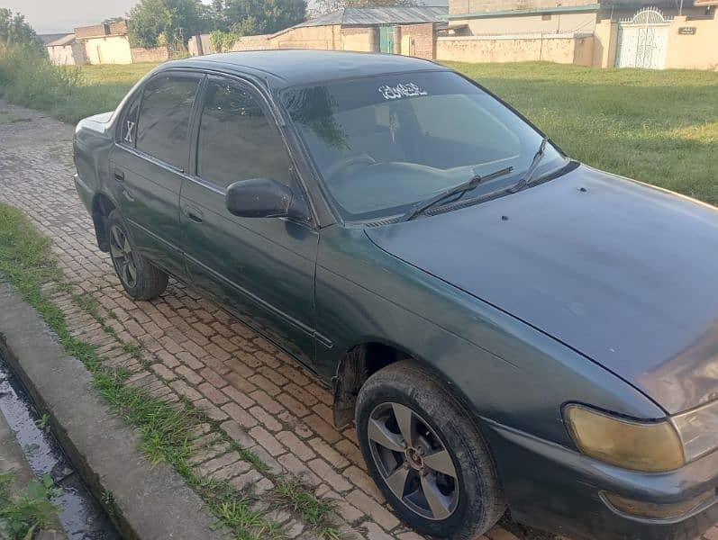 Toyota Corolla XE 2000 5