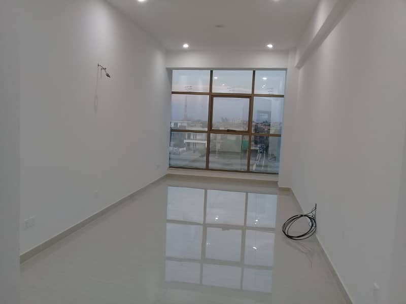 I-8 MARKAZ 418 SQ FEET OFFICE BEST FOR MULTINATIONAL COMPANIES HUGE CAR PARKING 0