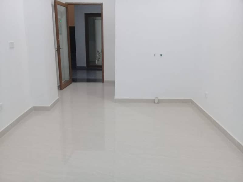 I-8 MARKAZ 418 SQ FEET OFFICE BEST FOR MULTINATIONAL COMPANIES HUGE CAR PARKING 4