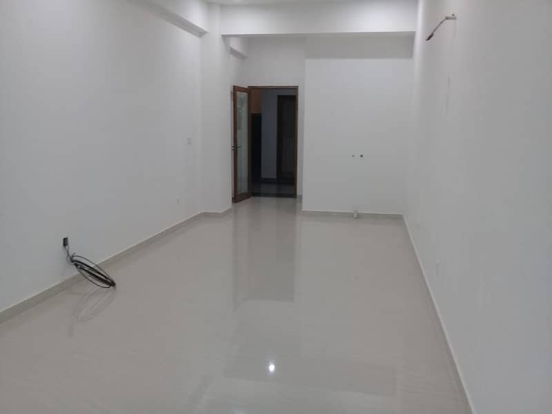 I-8 MARKAZ 418 SQ FEET OFFICE BEST FOR MULTINATIONAL COMPANIES HUGE CAR PARKING 5