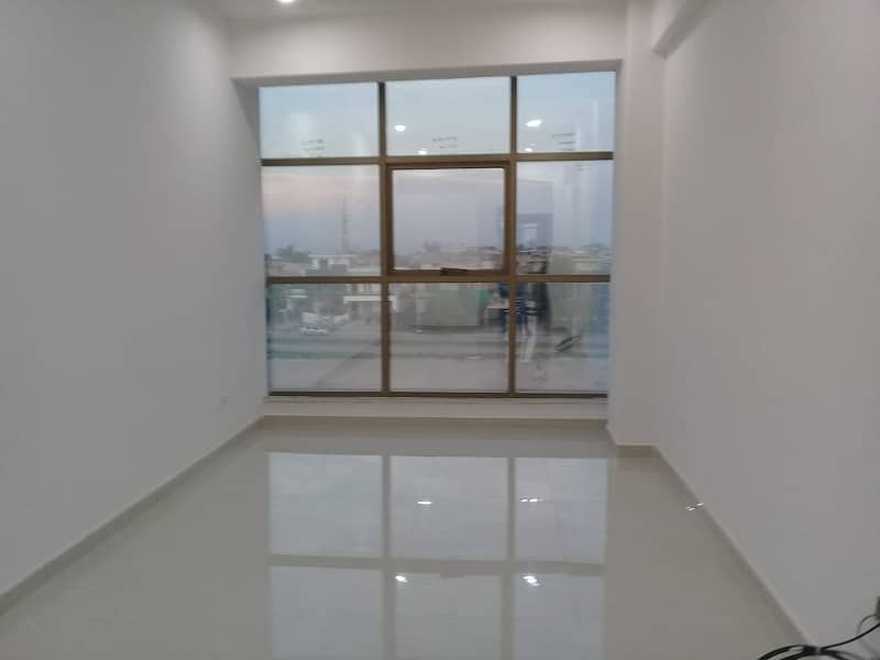 I-8 MARKAZ 418 SQ FEET OFFICE BEST FOR MULTINATIONAL COMPANIES HUGE CAR PARKING 15