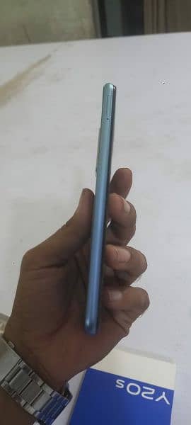 vivo y20s 4 (Gb) 128 (GB) 1