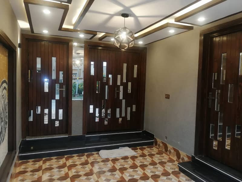 MODERN DESIGN 5 MARLA HOUSE FOR SALE IN GOOD LOCATION OF BAHRIA TOWN LAHORE 2