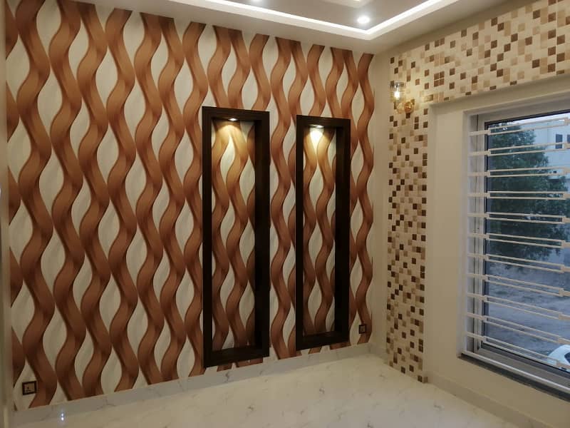 MODERN DESIGN 5 MARLA HOUSE FOR SALE IN GOOD LOCATION OF BAHRIA TOWN LAHORE 13