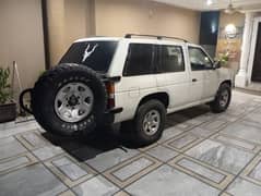 Nissan Pathfinder 1993/Jeep/diesel avrg15,16/drive like a new. own name