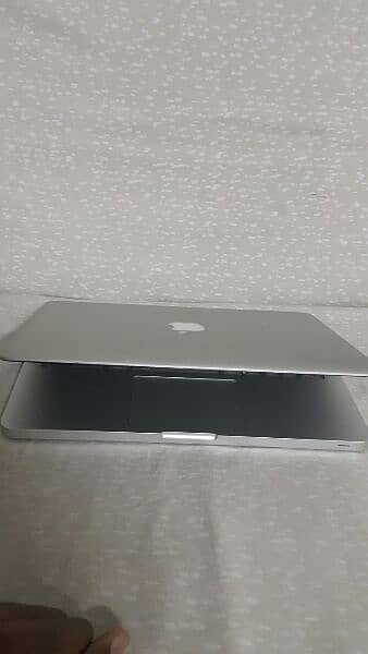 Macbook pro 2012. core i5.4GB Ram. 128GB Samsung latest SSD 3