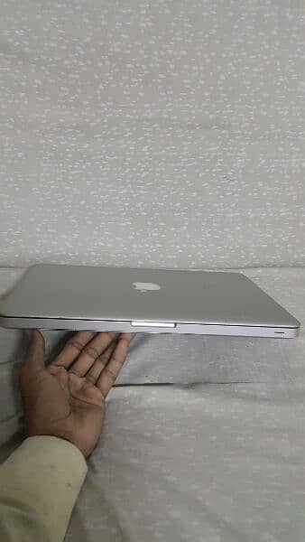 Macbook pro 2012. core i5.4GB Ram. 128GB Samsung latest SSD 4