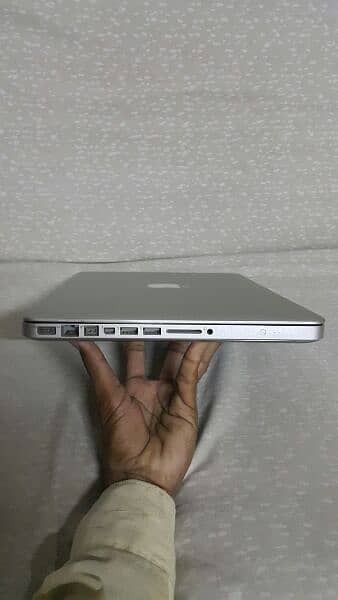 Macbook pro 2012. core i5.4GB Ram. 128GB Samsung latest SSD 5