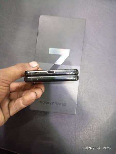 samsang zflip 3 with box non pta 128 gb 8 ram Snapdragon 888 pbg 60fps 4