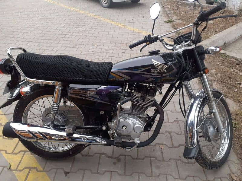 HONDA CG 125 BLACK. 2020 MODEL 2