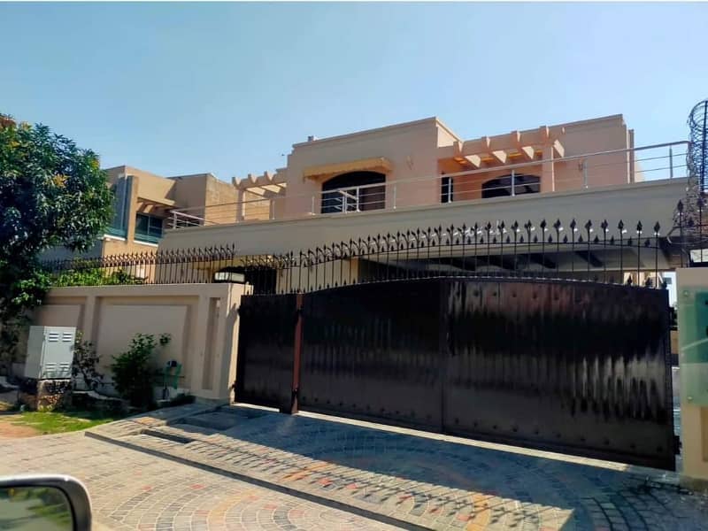 1 kanal house for rent in dha lahore 0