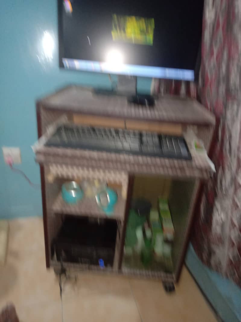 Computer with trolly 3