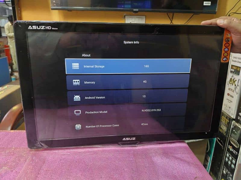 24 inch Smart WiFi LED TV 3