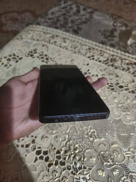 Infinix note 30 used   a month with box 3