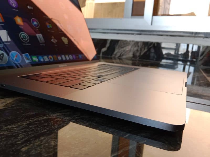 MacBook pro 2019, 16"inch Core_i7, (16/512 SSD) 7