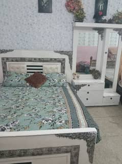 beautiful bed side for sale condition good