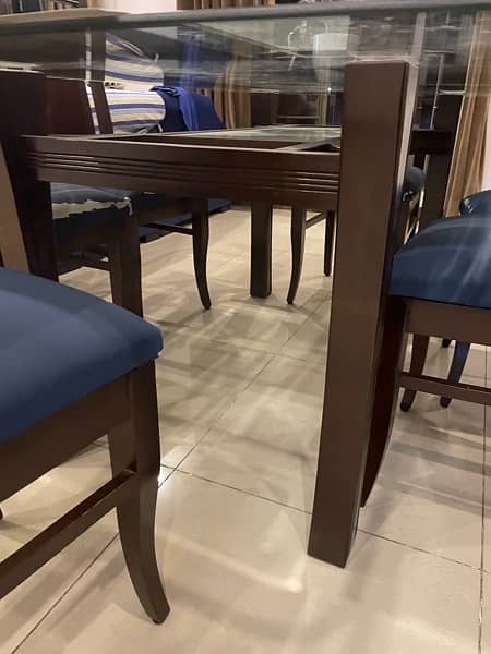 DINING TABLE AVAILABLE 6