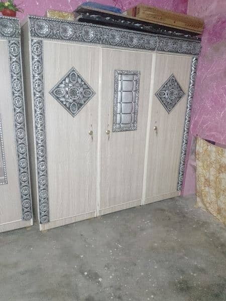 bed ,almary, dressing and divider with out mattress 3