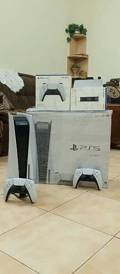 ps5 with 2 controllers and charging station