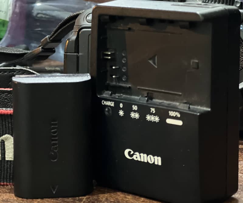 canon battery an charger 0