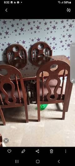 4 wooding chair 1 wooding table with damage mirror