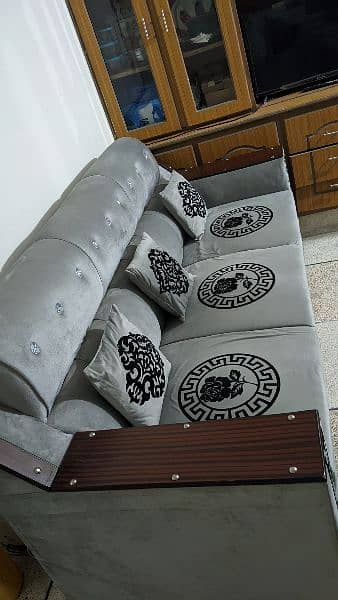 sofa set (3 seater, 2 seater, 1 seater & Table) 2