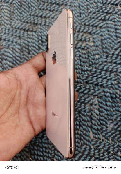 iphone XS 64GB non PTA 4