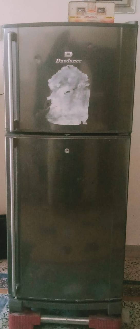 Dawlance fridge with 2 doors. Original compressor. Elegant design. 1