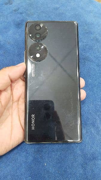 huawei mate 50 pro or honer 70 avlb 6