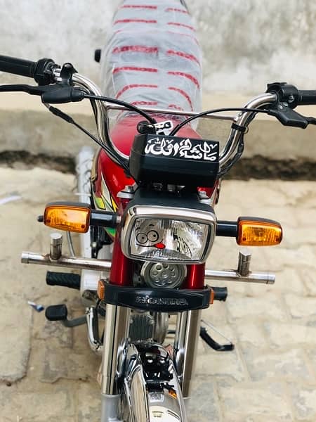 Honda cd 70 condition 10 by 10 khari rahi h 5500 original chali h 3