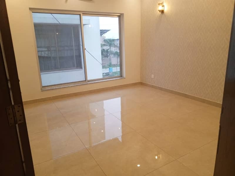 Dha phase 8 Ex Air Avenue 10 marla full house for rent 5