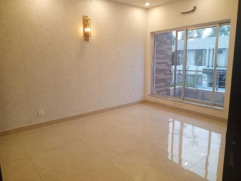 Dha phase 8 Ex Air Avenue 10 marla full house for rent 9