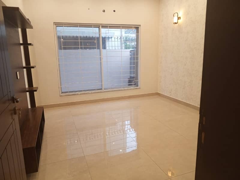 Dha phase 8 Ex Air Avenue 10 marla full house for rent 17