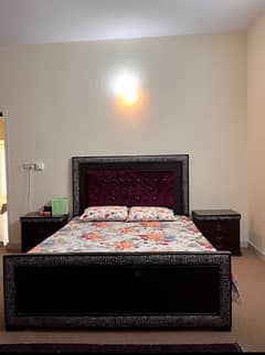 king size bed with velvet crown