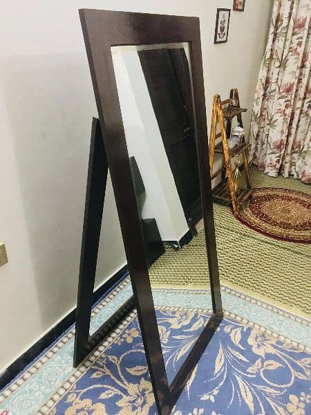 Standing mirror for urgent sale 1