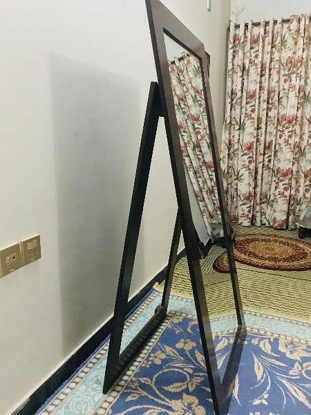 Standing mirror for urgent sale 2