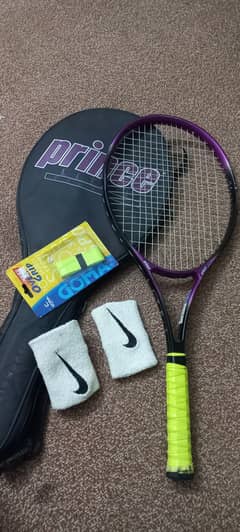 Prince Lite. 1 Tennis Racket. Graphite +1 extra+ 2 wrist Bands