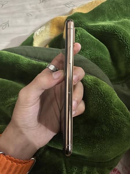 Iphone Xs Golden 6