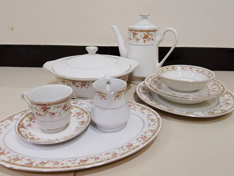 Luxury Dinner Set (47pcs) urgent sell 0