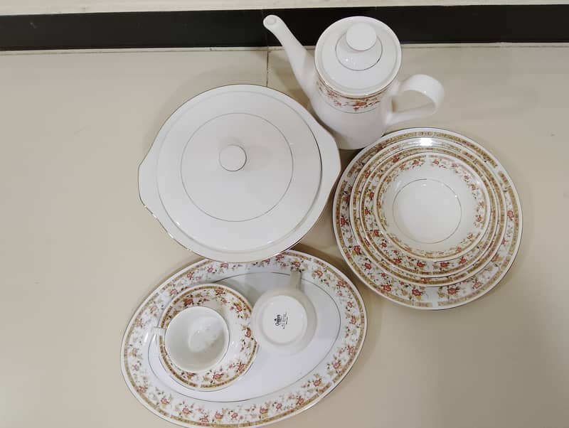 Luxury Dinner Set (47pcs) urgent sell 1