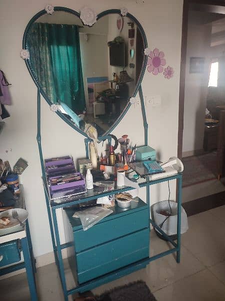 Dressing Table Iron 0