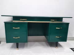 A Brandnew very beautiful dressing g table.