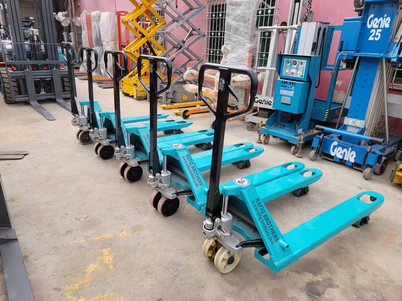 BAOLI 3 Ton Manual Hand Pallet Trucks Lifters Forklifts for Sale in 3