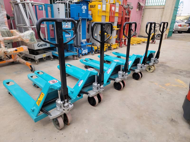 BAOLI 3 Ton Manual Hand Pallet Trucks Lifters Forklifts for Sale in 4