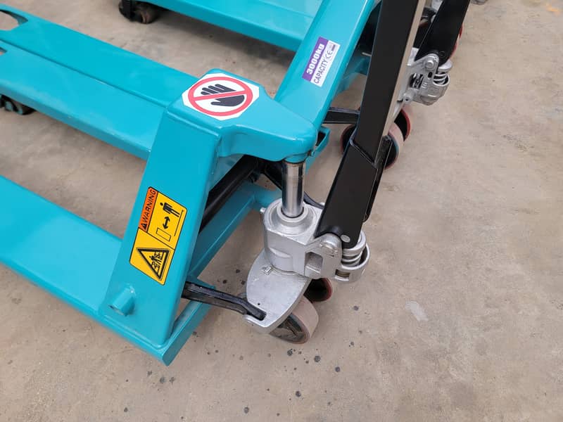 BAOLI 3 Ton Manual Hand Pallet Trucks Lifters Forklifts for Sale in 5