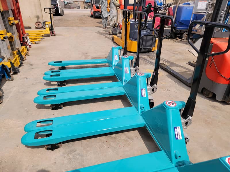 BAOLI 3 Ton Manual Hand Pallet Trucks Lifters Forklifts for Sale in 7