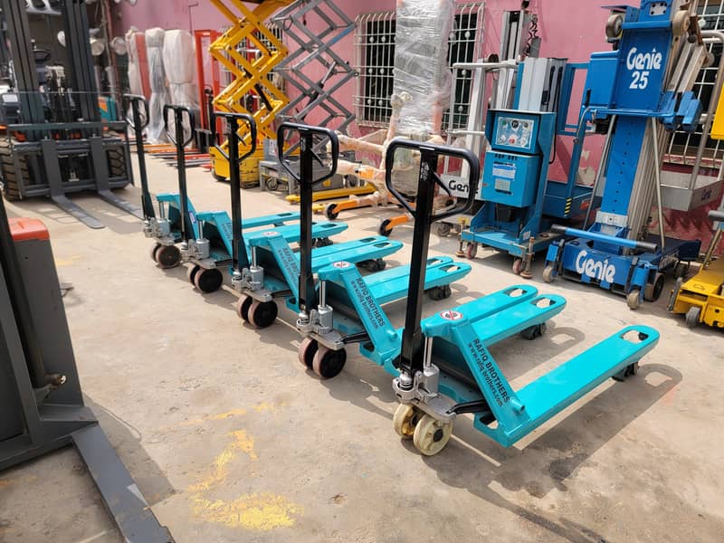 BAOLI 3 Ton Manual Hand Pallet Trucks Lifters Forklifts for Sale in 13